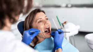 Revisión dental preventiva en clínica dental de Francos Rodríguez Madrid